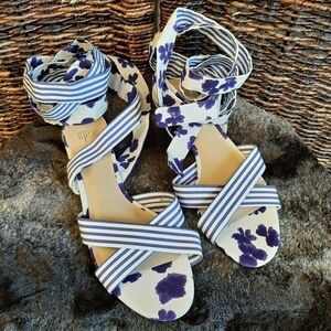 NWT CAbi Floral Wrap Up Floral Striped Sandals 6013 Tie Ankle Boho Blue White 10